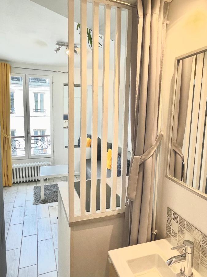 Appartement Tiny Studio - 12 M2 - Quartier Saint-ambroise - 5eme Etage Sans Ascenseur *