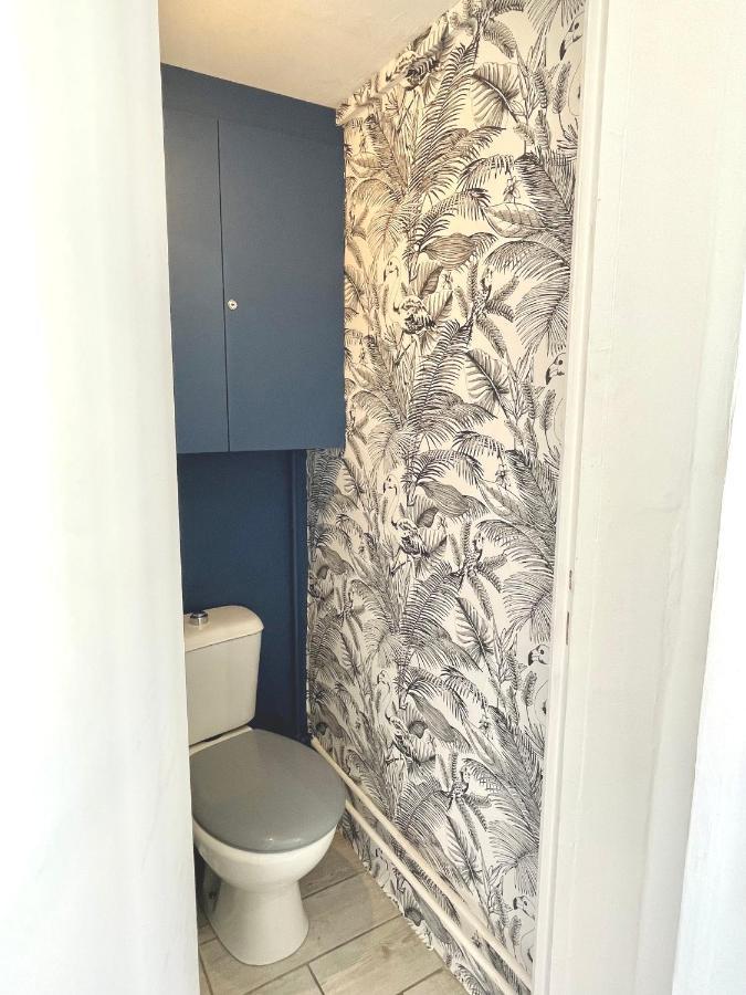 Appartement Tiny Studio - 12 M2 - Quartier Saint-ambroise - 5eme Etage Sans Ascenseur Parijs