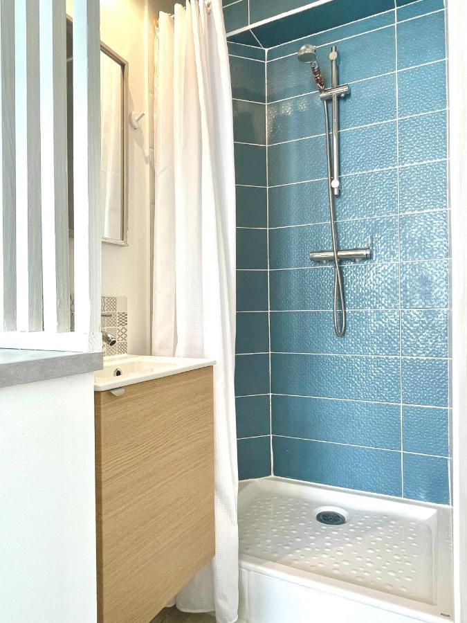 Apartment Tiny Studio - 12 M2 - Quartier Saint-ambroise - 5eme Etage Sans Ascenseur