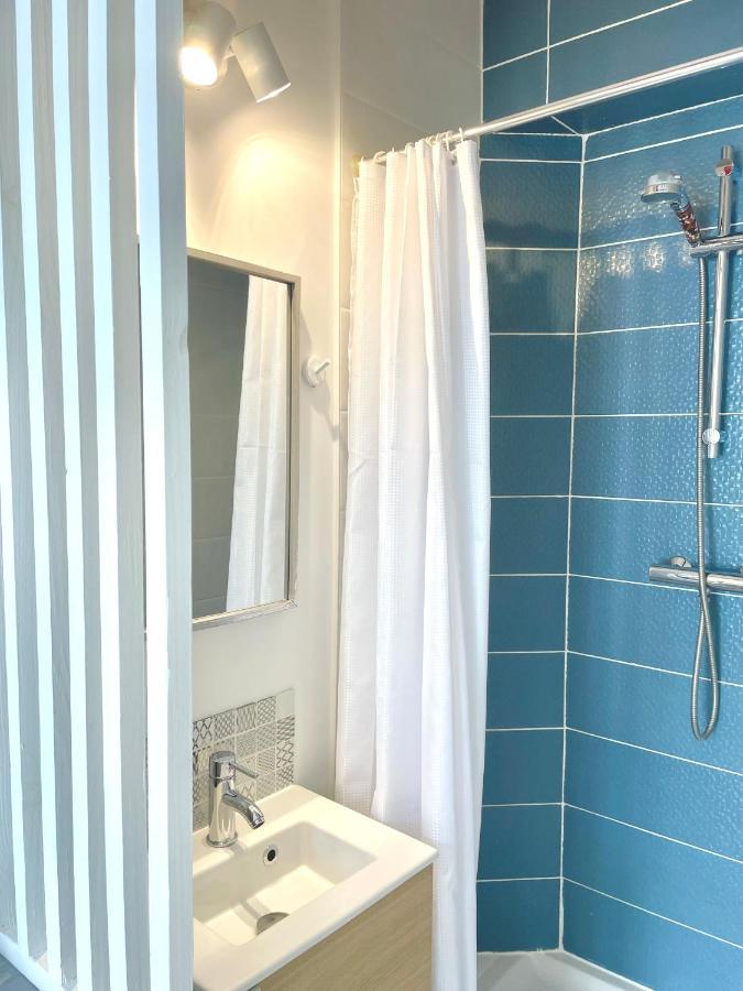 Appartement Tiny Studio - 12 M2 - Quartier Saint-ambroise - 5eme Etage Sans Ascenseur *