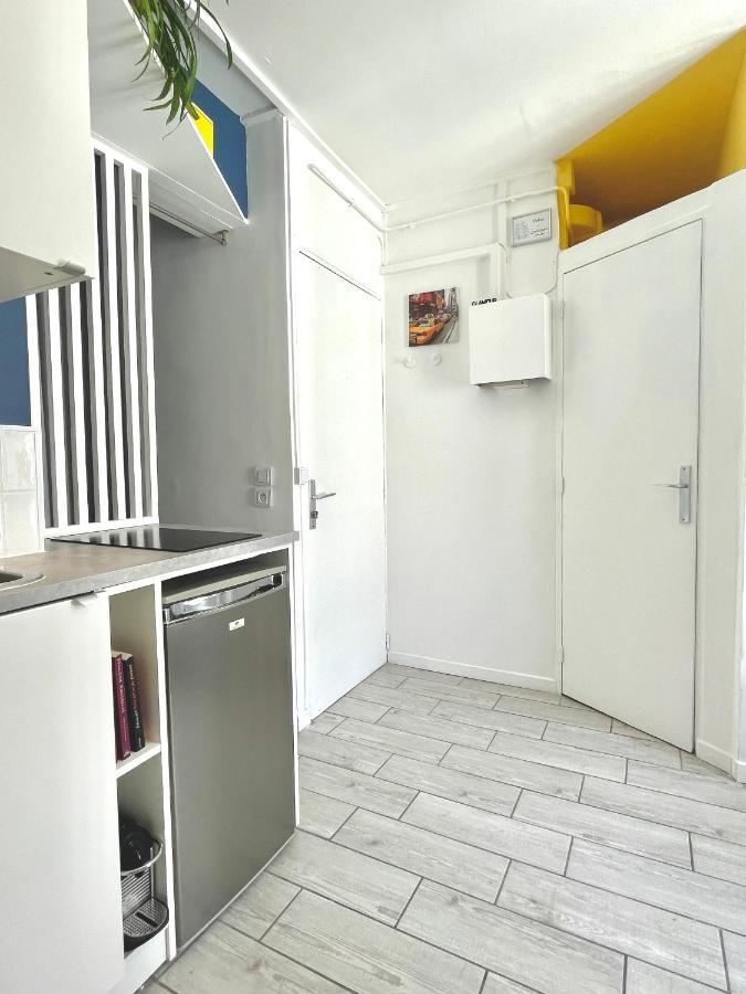 Tiny Studio - 12 M2 - Quartier Saint-ambroise - 5eme Etage Sans Ascenseur Appartement *