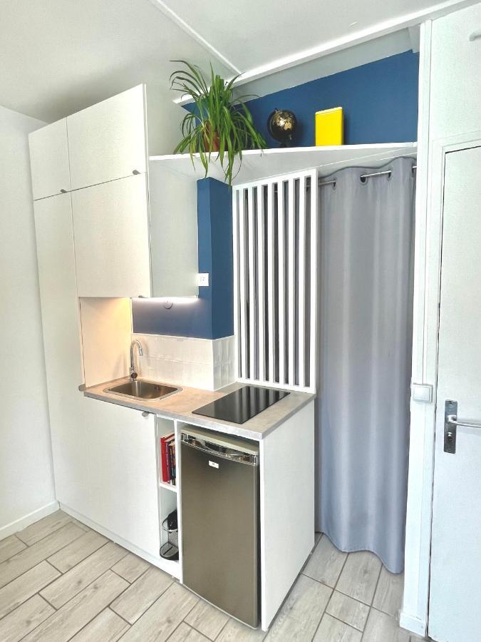 Apartment Tiny Studio - 12 M2 - Quartier Saint-ambroise - 5eme Etage Sans Ascenseur